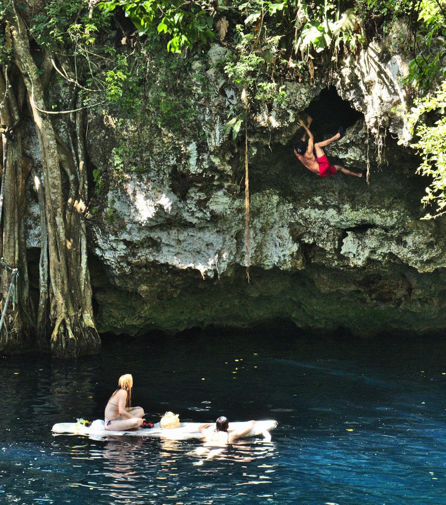 Escalada en cenote Verde Lucero, Quintana Roo.