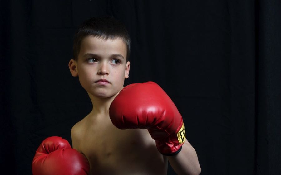 Niño boxeador.