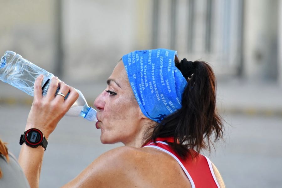 Hidratarse previene la fatiga en atletas.