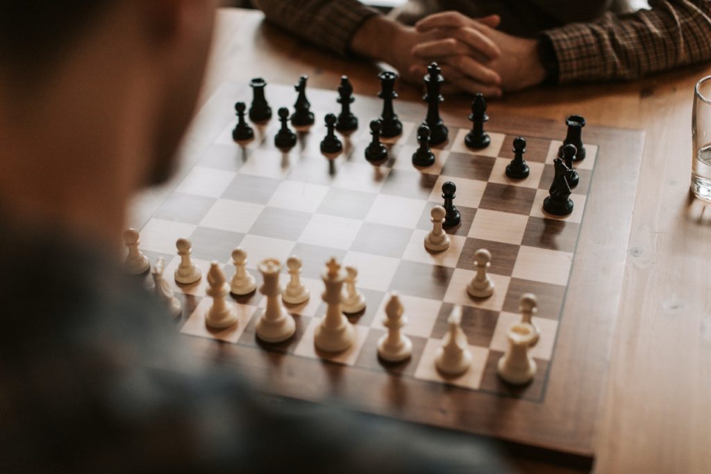 Reglas del ajedrez: ¿cómo juega un estratega? - Journey Sports