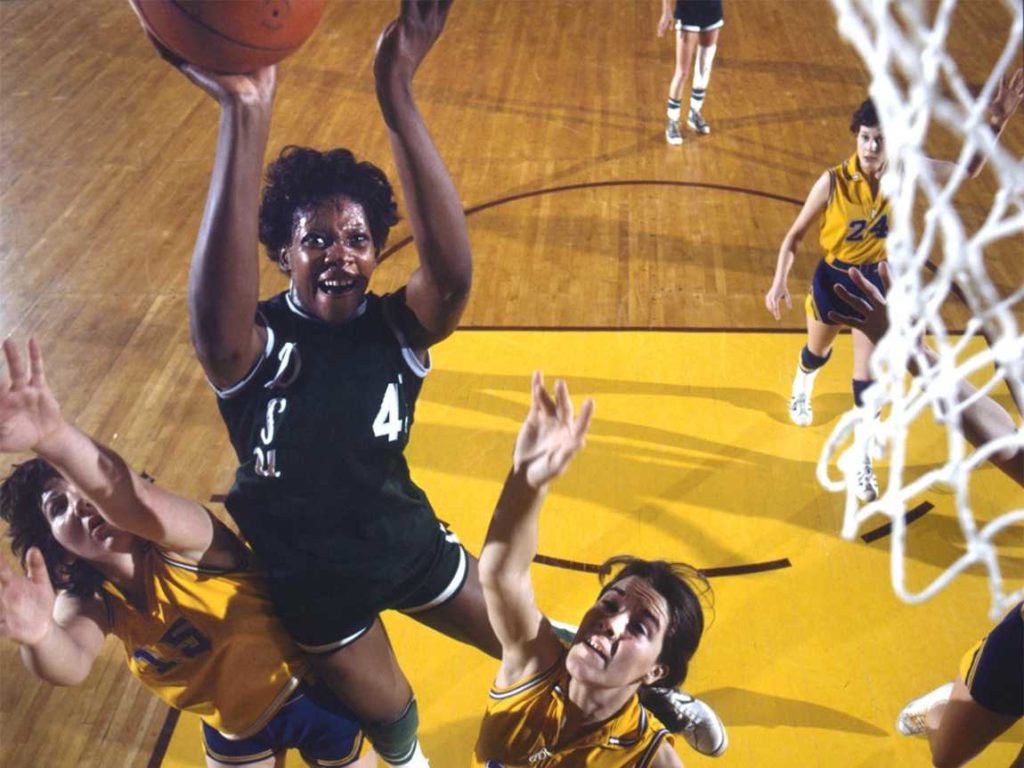 Lucy Harris fue la primera mujer en jugar profesionalmente en un equipo de la NBA en la historia de la mujer en el deporte