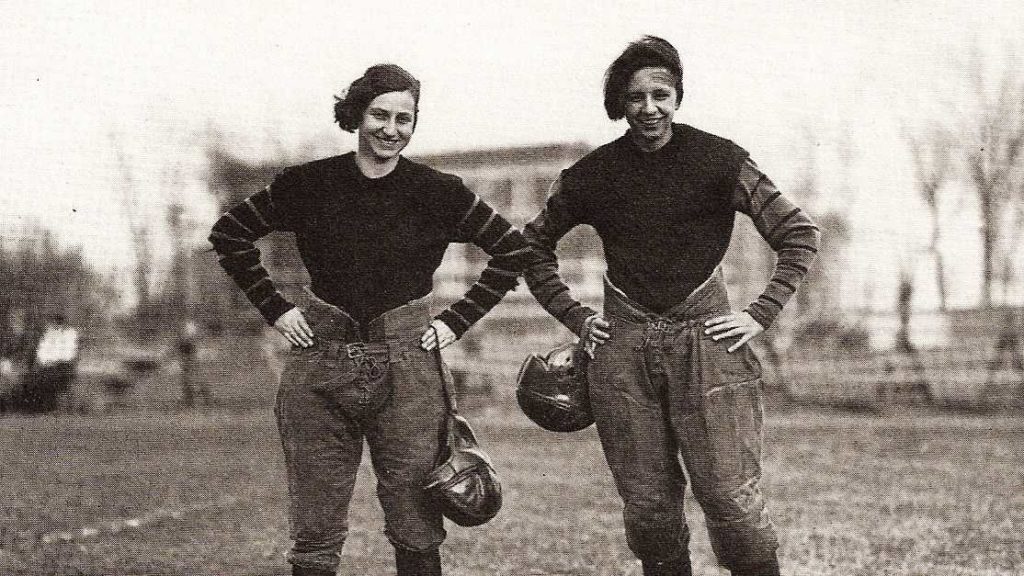 Las primeras jugadoras de futbol americano femenil aparecieron en 1926