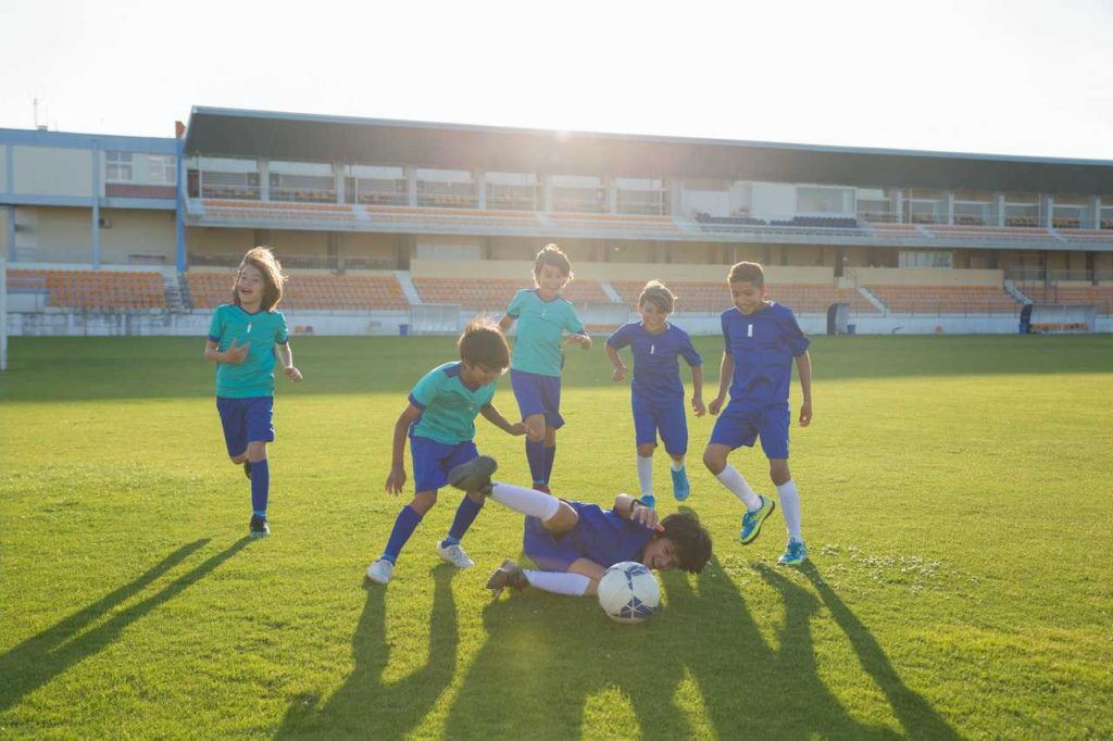 El futbol soccer es muy competitivo, por lo que no es recomendable como deporte infantil