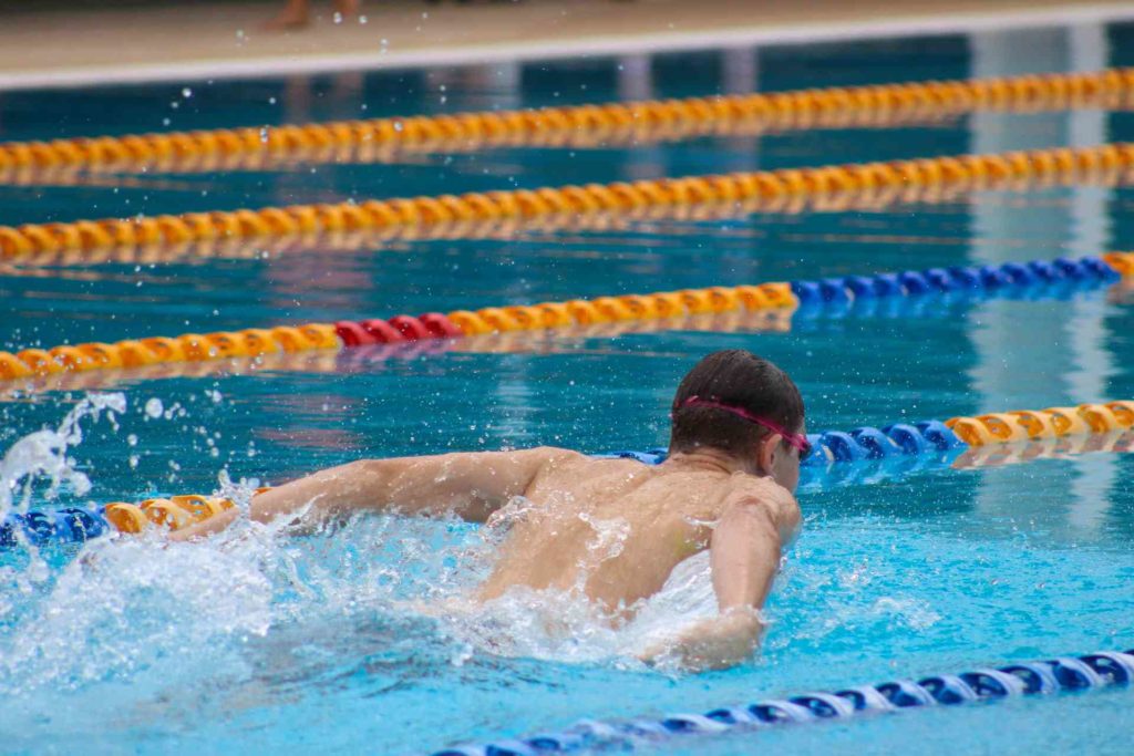 La natación contribuye a grandes beneficios en la salud