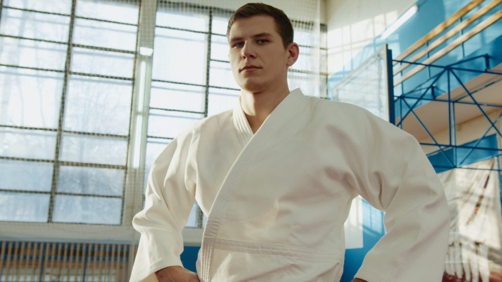 Historia del aikido: hombre preparado para entrenar 