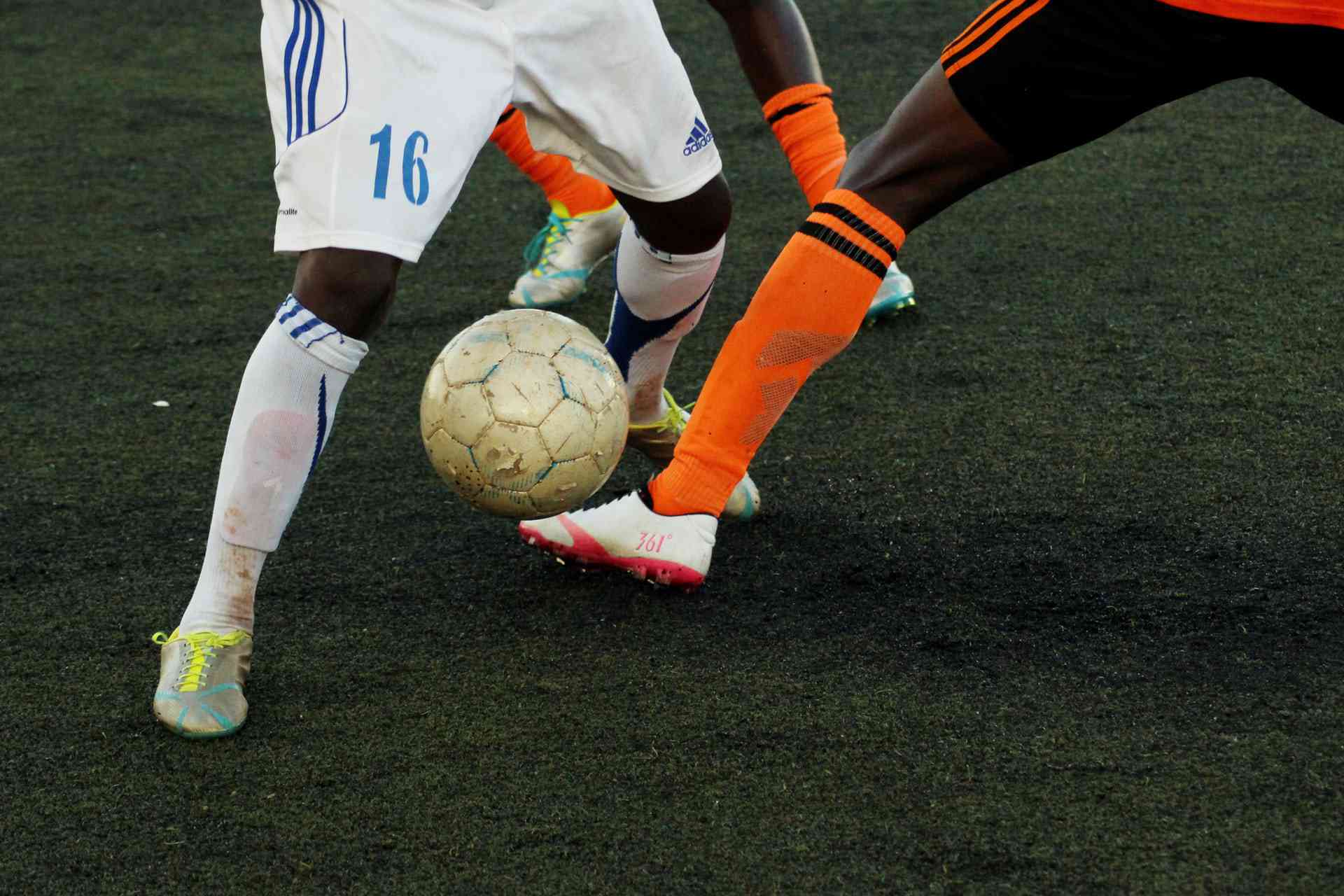 Botas de fútbol y las lesiones  lesiones deportivas y fisioterapia