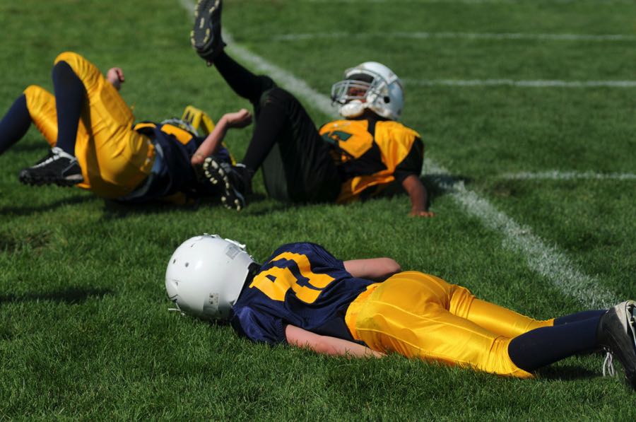 Las lesiones son uno de los mayores riesgos en el futbol americano en la infancia.