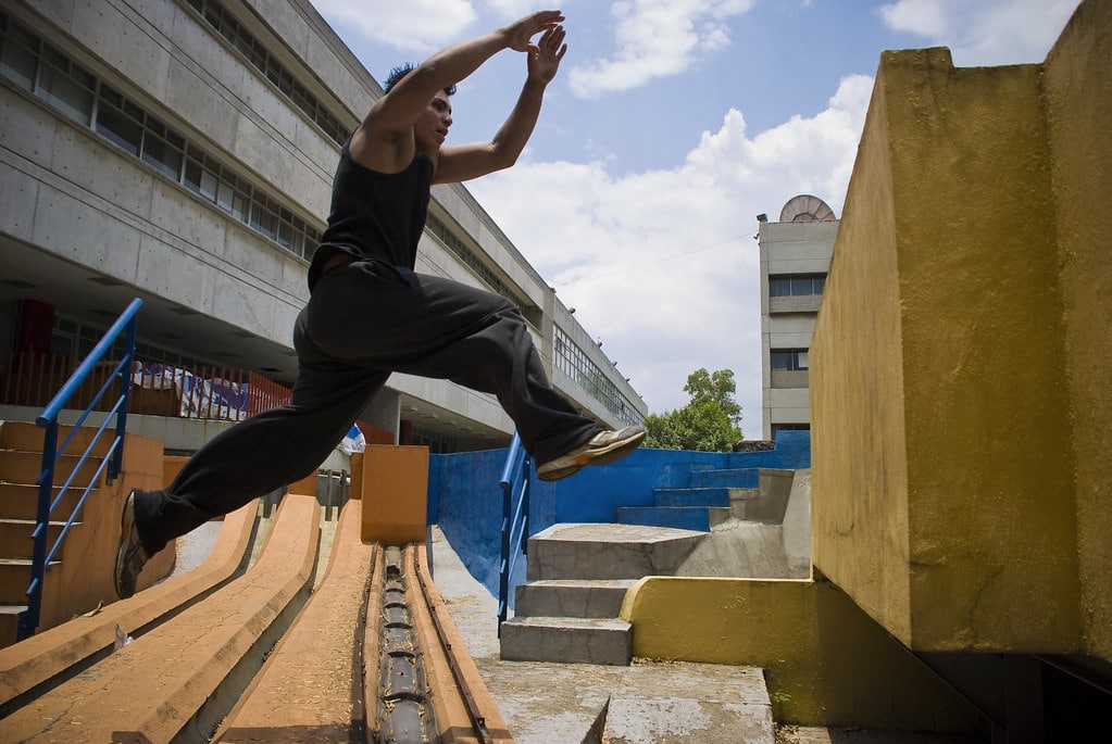 equipo deportivo del parkour 