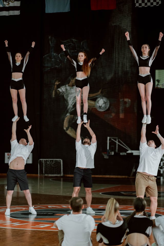 Cómo se compite en el cheerleading