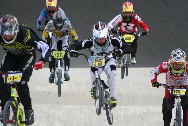 Uniforme reglamentario en el BMX race