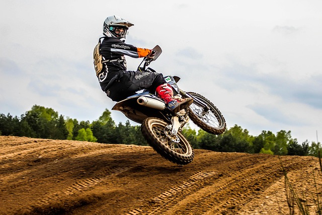 Equipo deportivo en el motocross