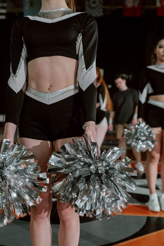 Compite en el extranjero al cheerleading con Journey Sports.