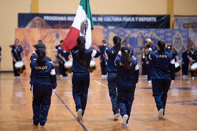 Compite en una liga deportiva en México con Journey Sports.